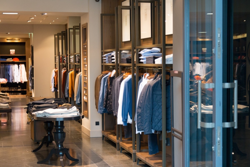 vente-LE LAVANDOU-min_shop_clothes_clothing_shopping_mall_shopping_kielce_crown_poland-862477